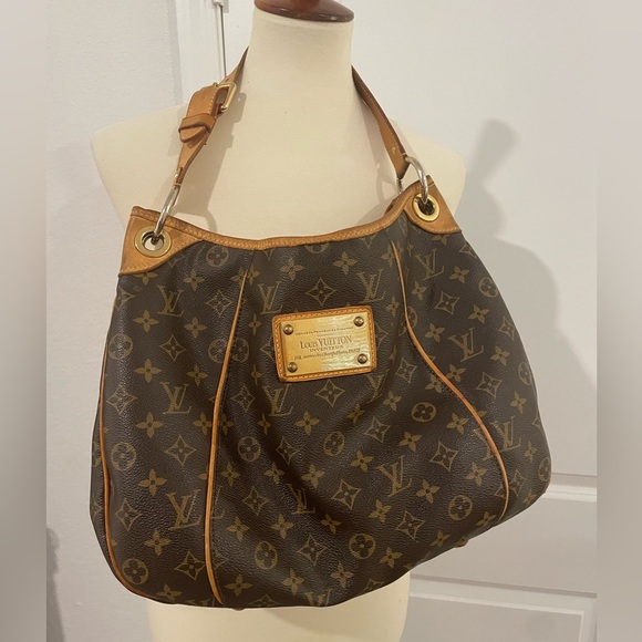 Authentic Louis Vuitton Monogram Galleria Pm - Picture 2 of 15